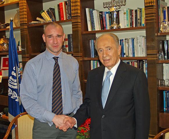 wikipedia_David_Shankbone_and_Shimon_Peres
